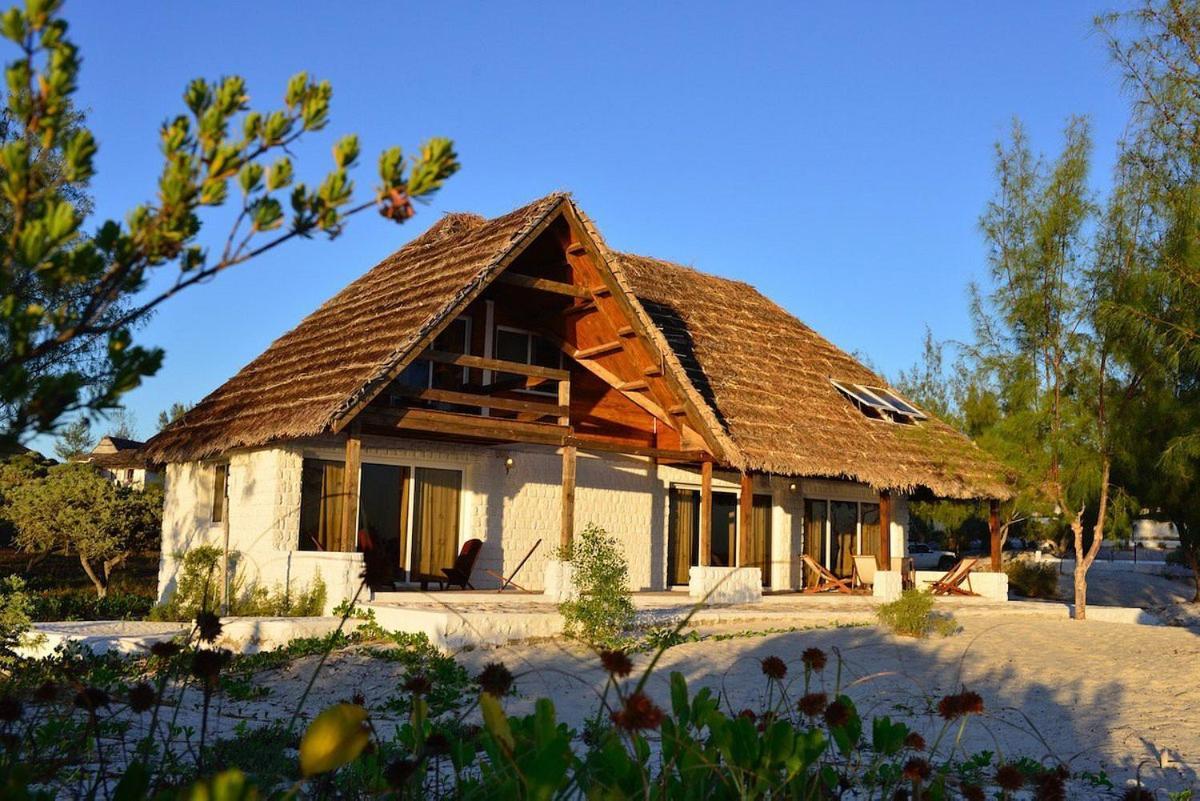 Salary Bay Tsifota Exterior foto